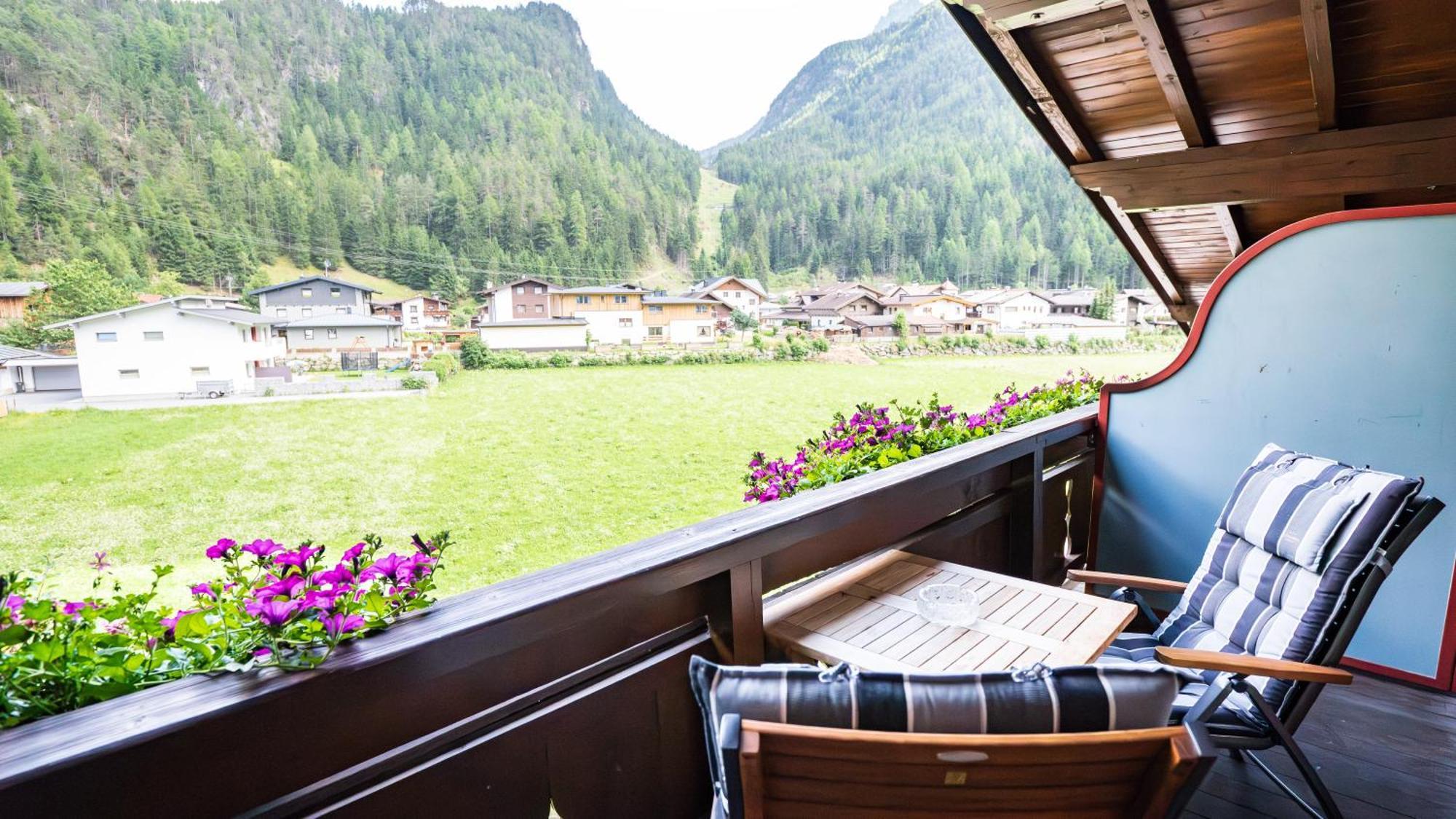 Ferienwohnung Haus Alpenrose Längenfeld Exterior foto